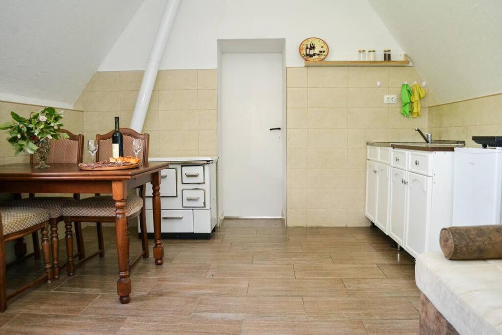 Вилла Grandma'S Hut Никшич Экстерьер фото
