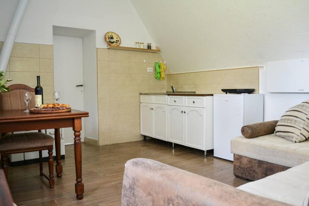 Вилла Grandma'S Hut Никшич Экстерьер фото