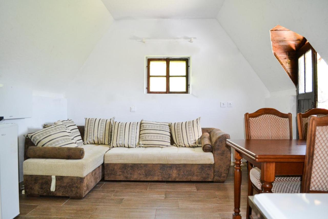 Вилла Grandma'S Hut Никшич Экстерьер фото